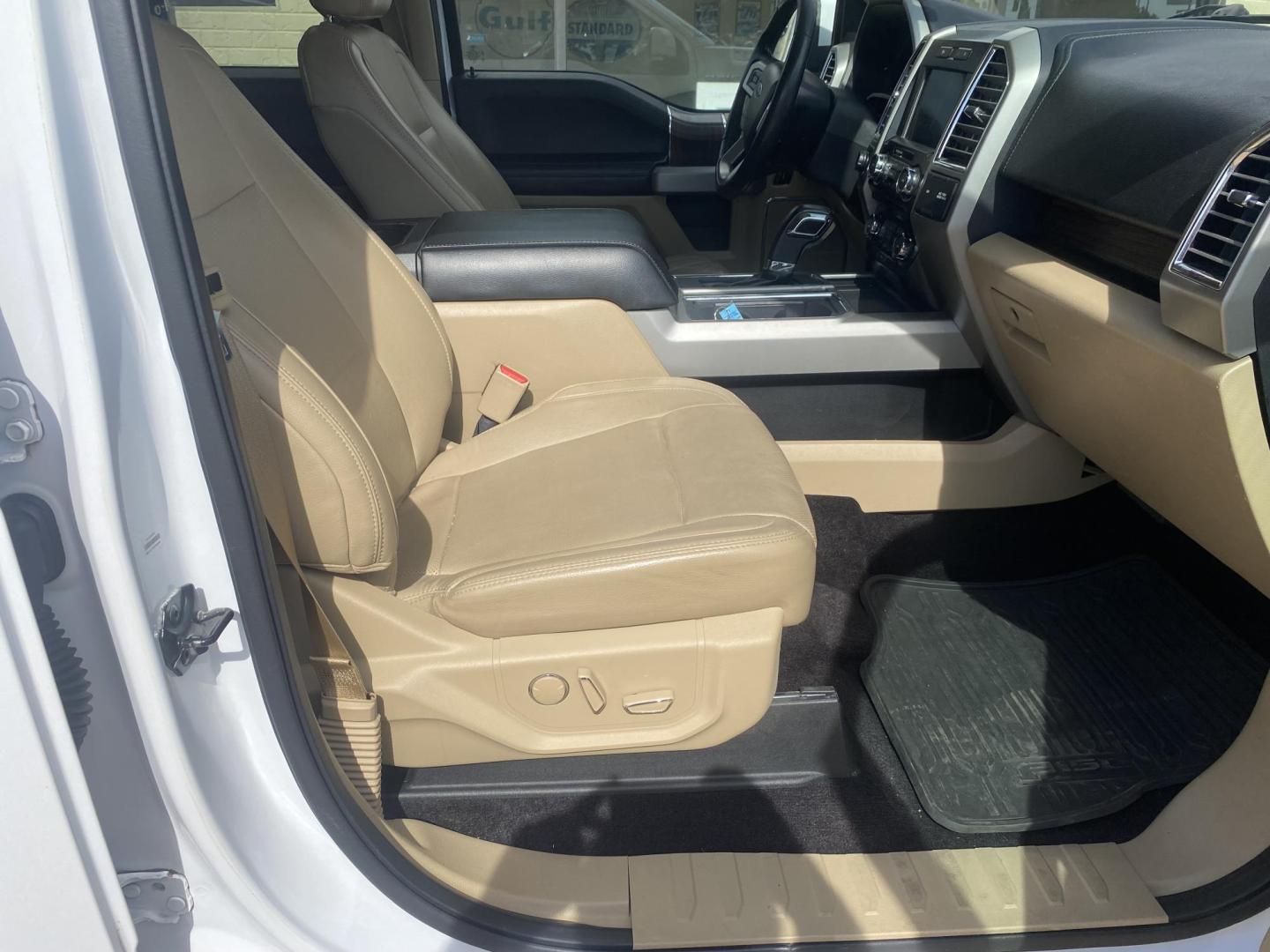 2016 WHITE FORD F-150 LARIAT (1FTEW1EP6GK) , located at 922 W. Beacon St., Philadelphia, MS, 39350, (601) 650-3675, 32.770447, -89.127151 - Photo#10