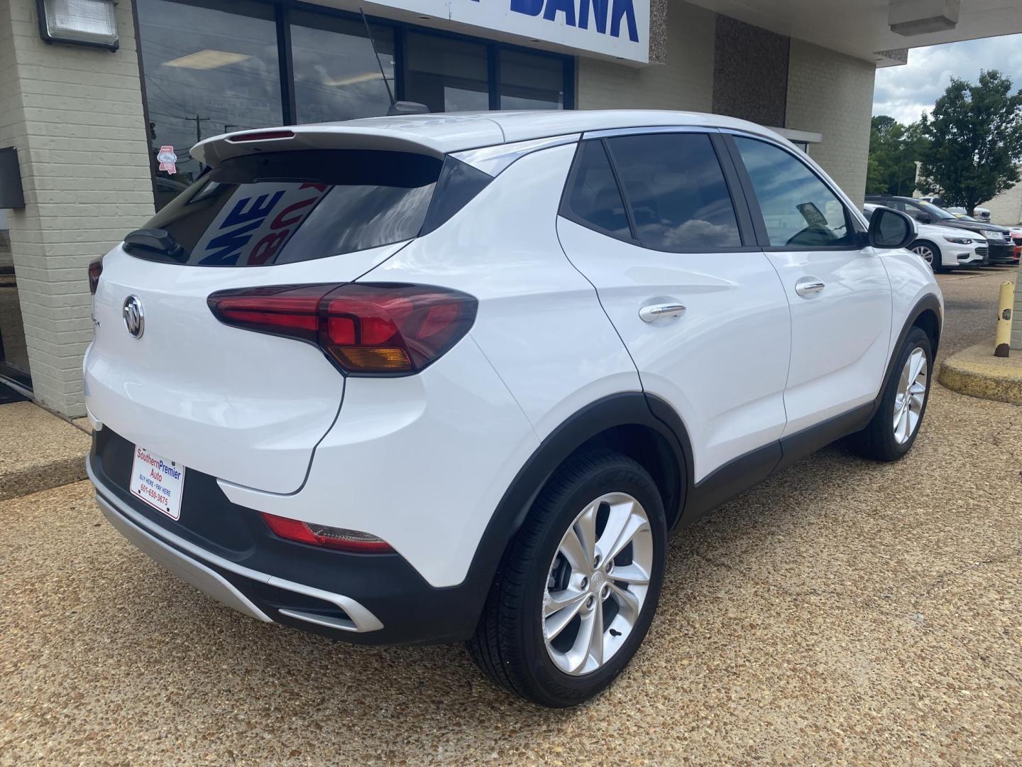 2020 WHITE BUICK ENCORE GX PREFERRED (KL4MMCSLXLB) , located at 922 W. Beacon St., Philadelphia, MS, 39350, (601) 650-3675, 32.770447, -89.127151 - Photo#5