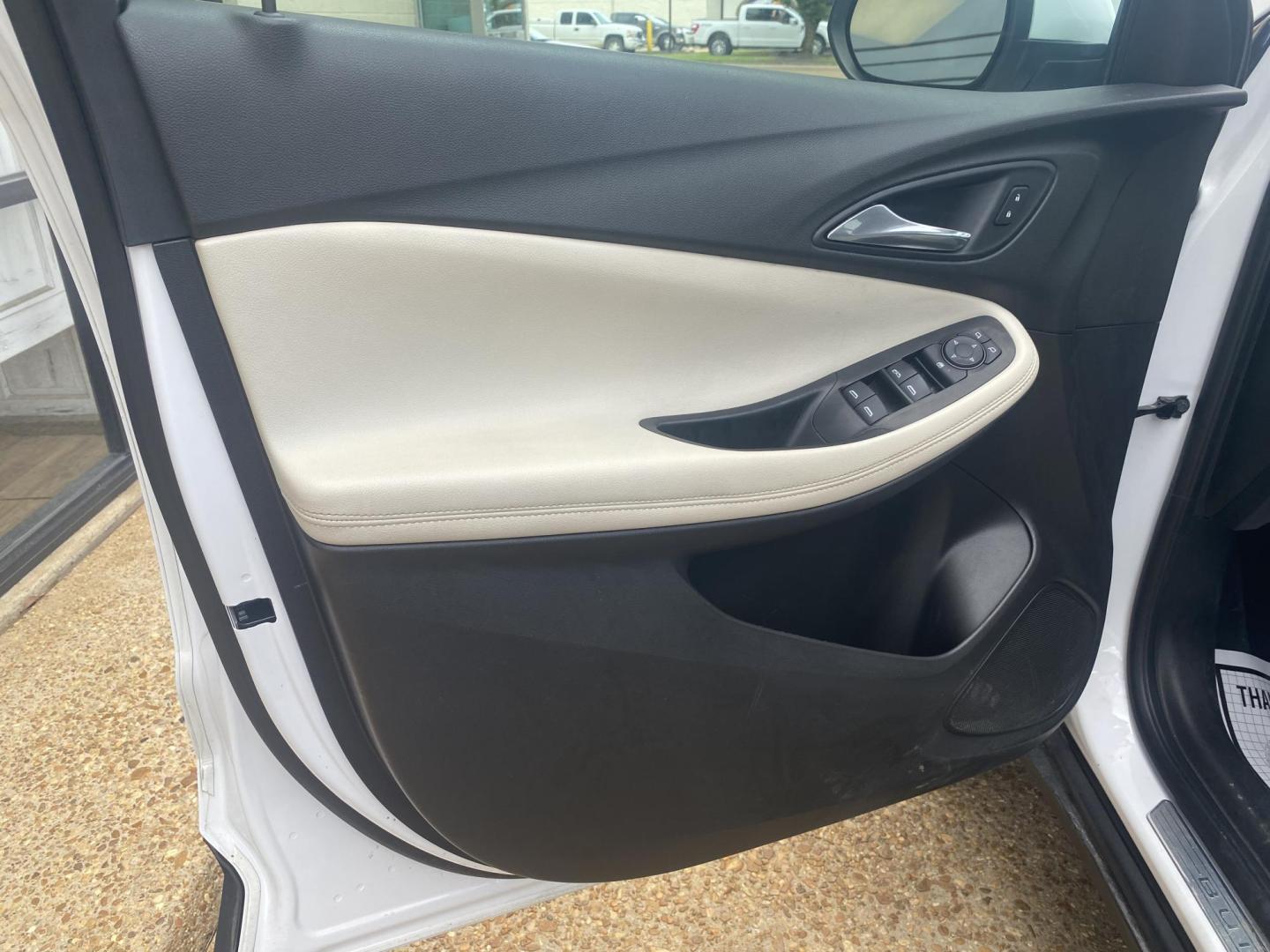 2020 WHITE BUICK ENCORE GX PREFERRED (KL4MMCSLXLB) , located at 922 W. Beacon St., Philadelphia, MS, 39350, (601) 650-3675, 32.770447, -89.127151 - Photo#8
