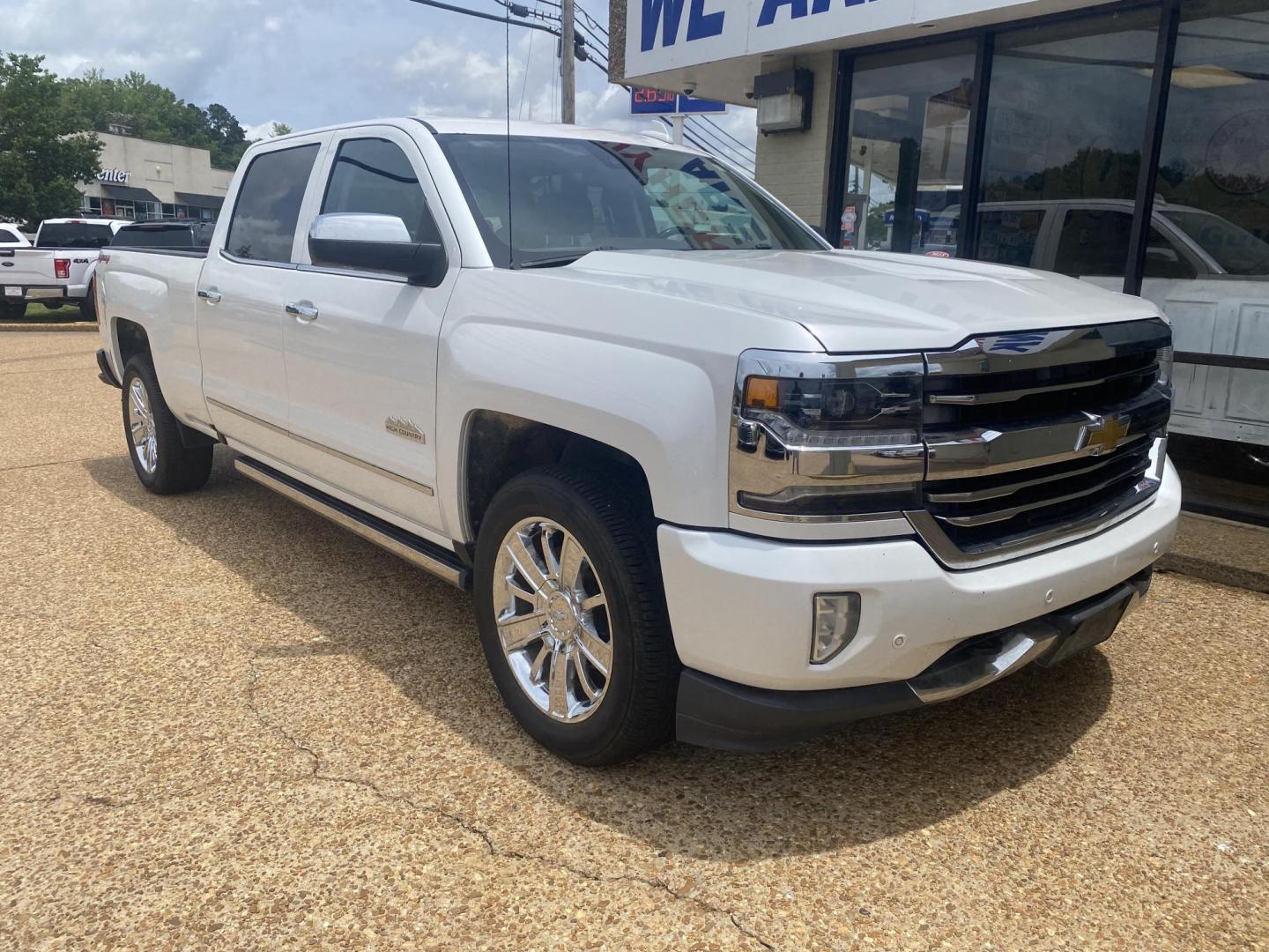 2016 WHITE CHEVROLET SILVERADO HIGH COUNT (3GCUKTECXGG) , located at 922 W. Beacon St., Philadelphia, MS, 39350, (601) 650-3675, 32.770447, -89.127151 - Photo#0