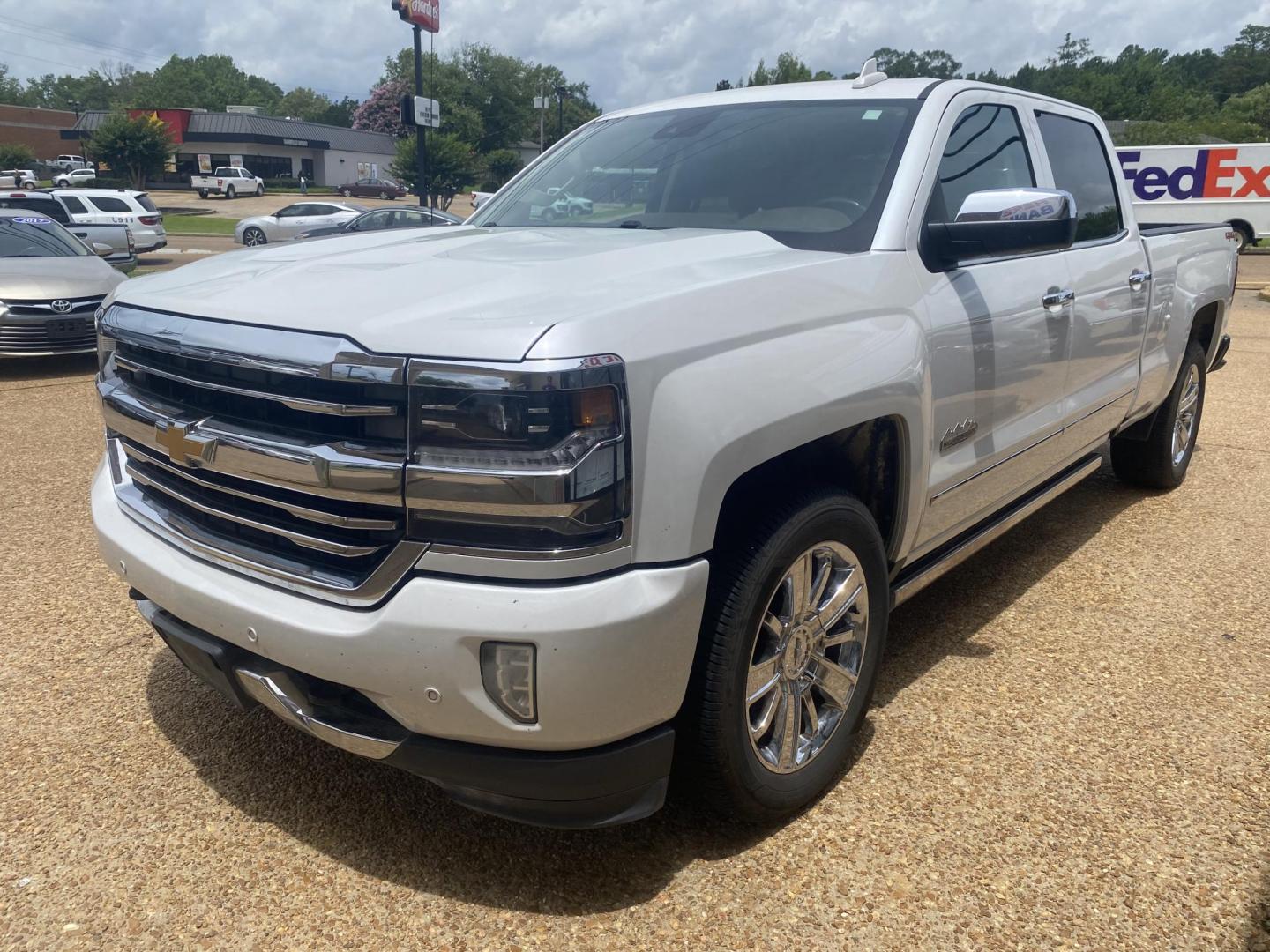 2016 WHITE CHEVROLET SILVERADO HIGH COUNT (3GCUKTECXGG) , located at 922 W. Beacon St., Philadelphia, MS, 39350, (601) 650-3675, 32.770447, -89.127151 - Photo#2