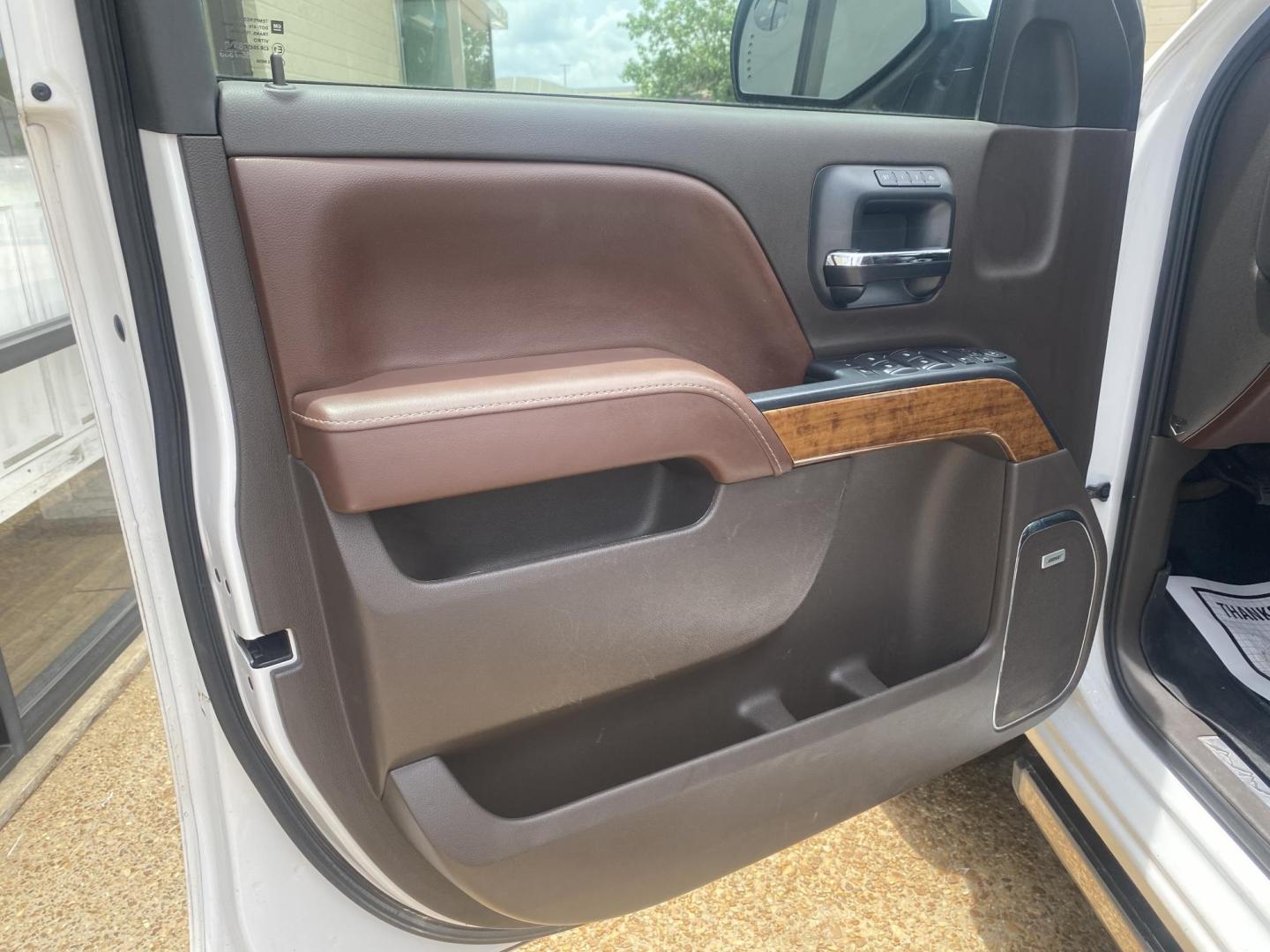 2016 WHITE CHEVROLET SILVERADO HIGH COUNT (3GCUKTECXGG) , located at 922 W. Beacon St., Philadelphia, MS, 39350, (601) 650-3675, 32.770447, -89.127151 - Photo#8