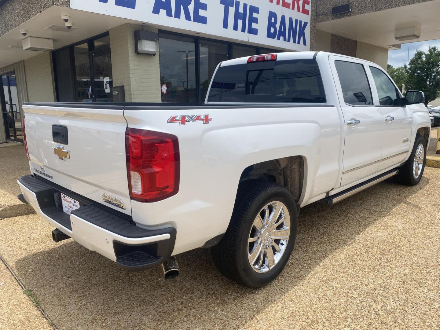 2016 WHITE CHEVROLET SILVERADO HIGH COUNT (3GCUKTECXGG) , located at 922 W. Beacon St., Philadelphia, MS, 39350, (601) 650-3675, 32.770447, -89.127151 - Photo#5