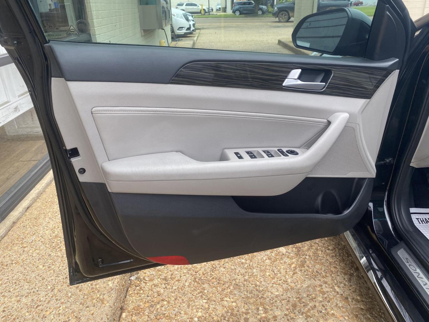 2016 WHITE CHEVROLET SILVERADO HIGH COUNT (3GCUKTECXGG) , located at 922 W. Beacon St., Philadelphia, MS, 39350, (601) 650-3675, 32.770447, -89.127151 - Photo#24