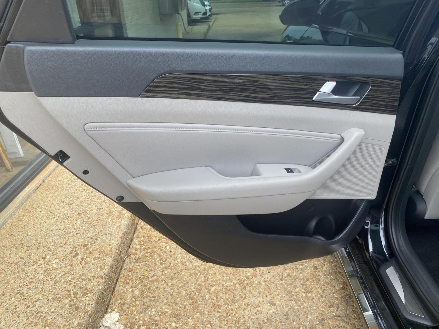 2016 WHITE CHEVROLET SILVERADO HIGH COUNT (3GCUKTECXGG) , located at 922 W. Beacon St., Philadelphia, MS, 39350, (601) 650-3675, 32.770447, -89.127151 - Photo#28