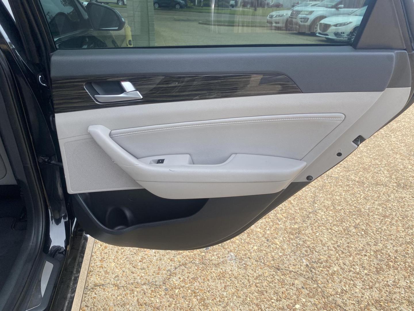2016 WHITE CHEVROLET SILVERADO HIGH COUNT (3GCUKTECXGG) , located at 922 W. Beacon St., Philadelphia, MS, 39350, (601) 650-3675, 32.770447, -89.127151 - Photo#31