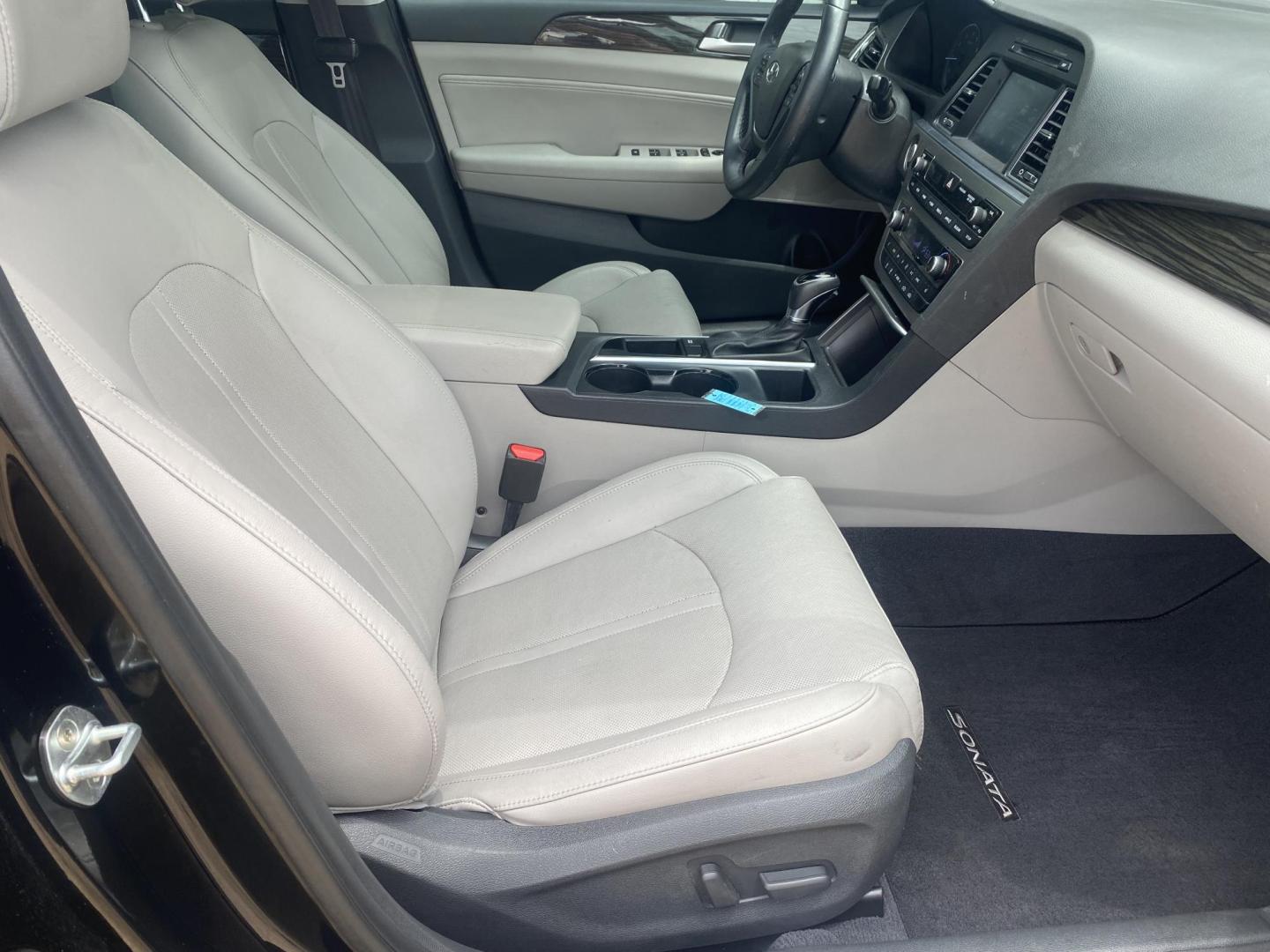 2016 WHITE CHEVROLET SILVERADO HIGH COUNT (3GCUKTECXGG) , located at 922 W. Beacon St., Philadelphia, MS, 39350, (601) 650-3675, 32.770447, -89.127151 - Photo#30