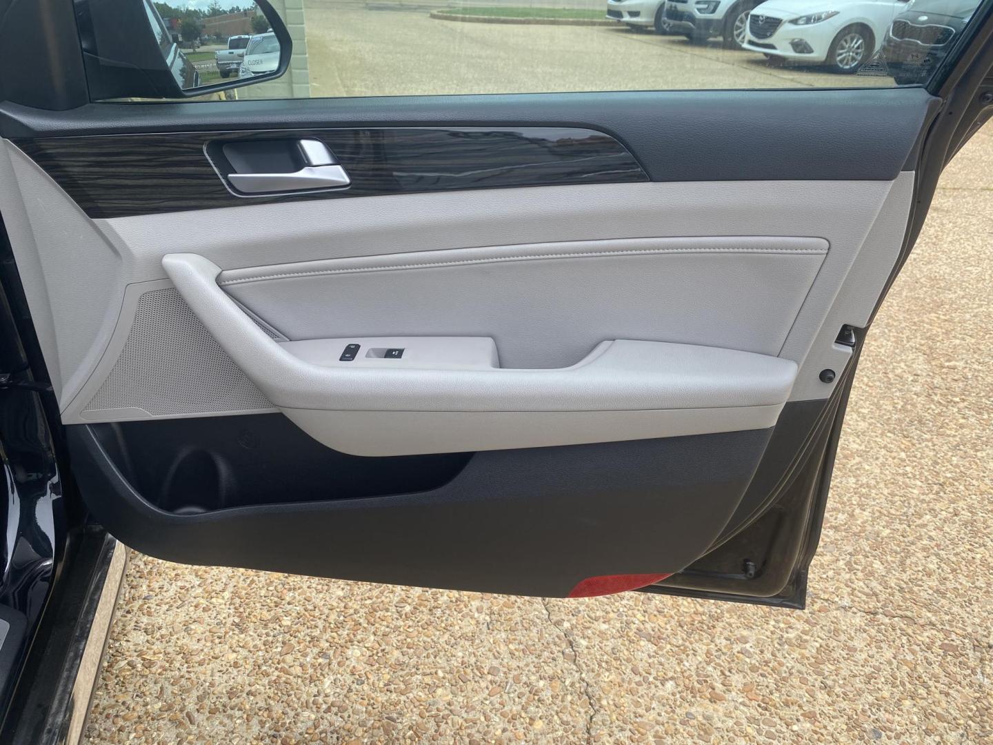 2016 WHITE CHEVROLET SILVERADO HIGH COUNT (3GCUKTECXGG) , located at 922 W. Beacon St., Philadelphia, MS, 39350, (601) 650-3675, 32.770447, -89.127151 - Photo#35