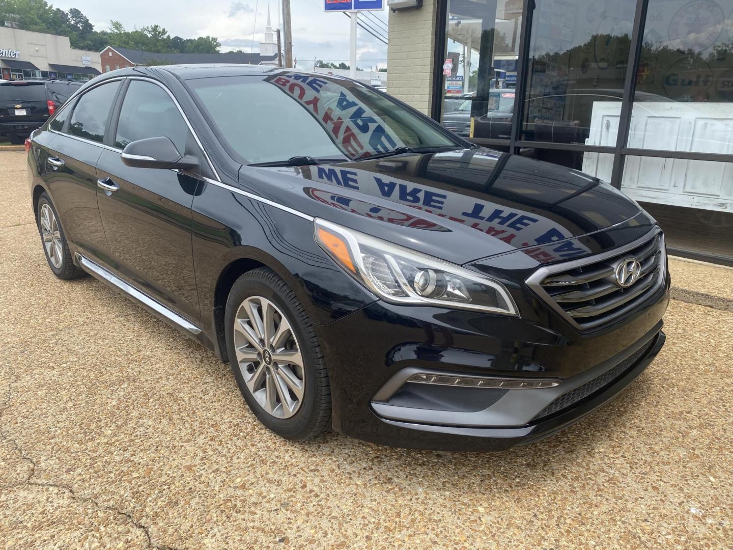 2017 BLACK HYUNDAI SONATA LIMITED; SPOR (5NPE34AF7HH) , located at 922 W. Beacon St., Philadelphia, MS, 39350, (601) 650-3675, 32.770447, -89.127151 - Photo#0
