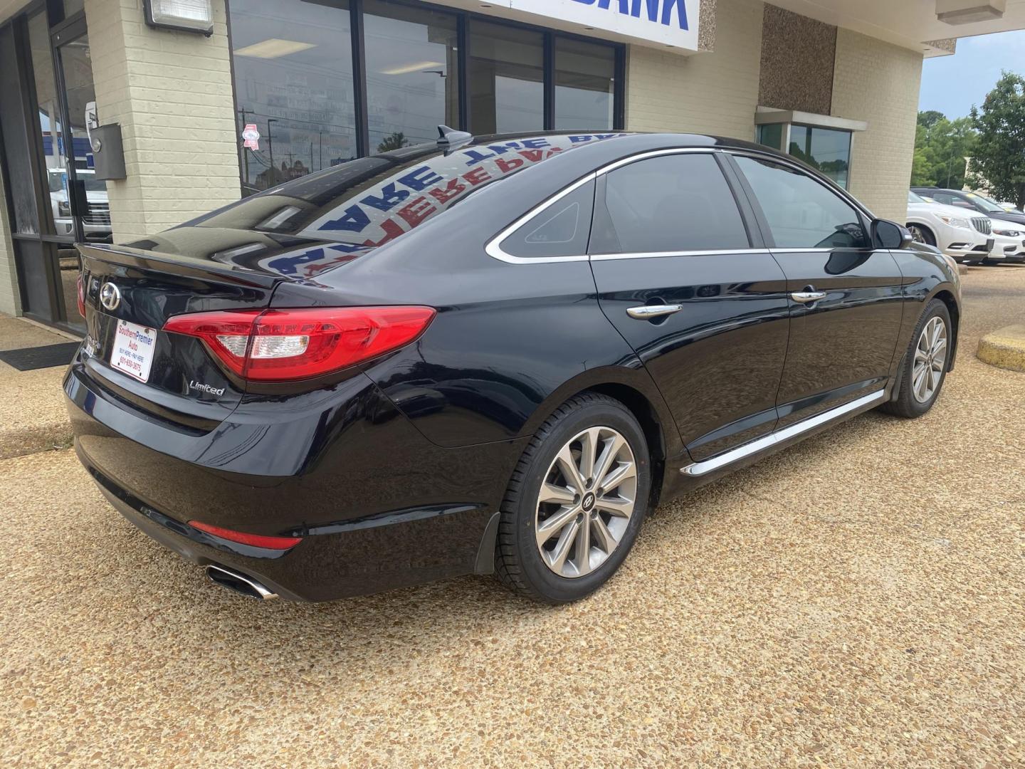 2017 BLACK HYUNDAI SONATA LIMITED; SPOR (5NPE34AF7HH) , located at 922 W. Beacon St., Philadelphia, MS, 39350, (601) 650-3675, 32.770447, -89.127151 - Photo#5