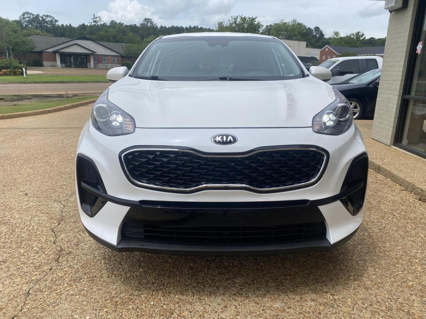 2021 WHITE KIA SPORTAGE LX (KNDPM3AC5M7) , located at 922 W. Beacon St., Philadelphia, MS, 39350, (601) 650-3675, 32.770447, -89.127151 - Photo#1