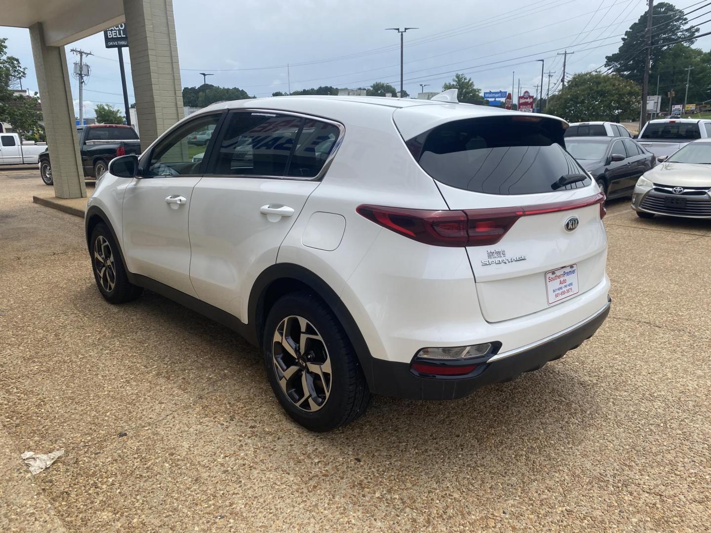 2021 WHITE KIA SPORTAGE LX (KNDPM3AC5M7) , located at 922 W. Beacon St., Philadelphia, MS, 39350, (601) 650-3675, 32.770447, -89.127151 - Photo#3