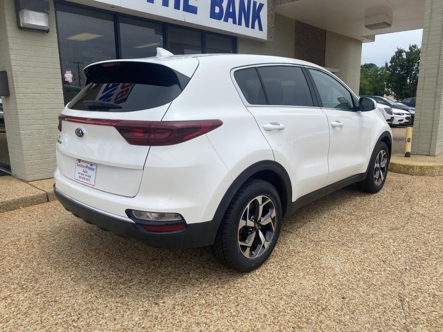 2021 WHITE KIA SPORTAGE LX (KNDPM3AC5M7) , located at 922 W. Beacon St., Philadelphia, MS, 39350, (601) 650-3675, 32.770447, -89.127151 - Photo#5