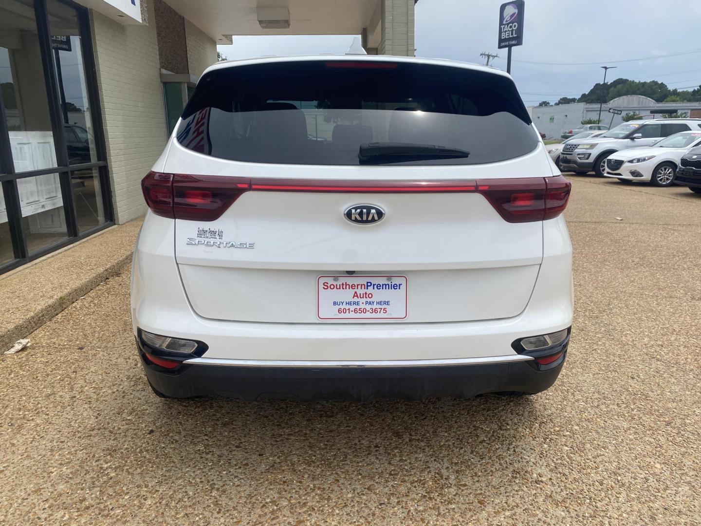 2021 WHITE KIA SPORTAGE LX (KNDPM3AC5M7) , located at 922 W. Beacon St., Philadelphia, MS, 39350, (601) 650-3675, 32.770447, -89.127151 - Photo#4