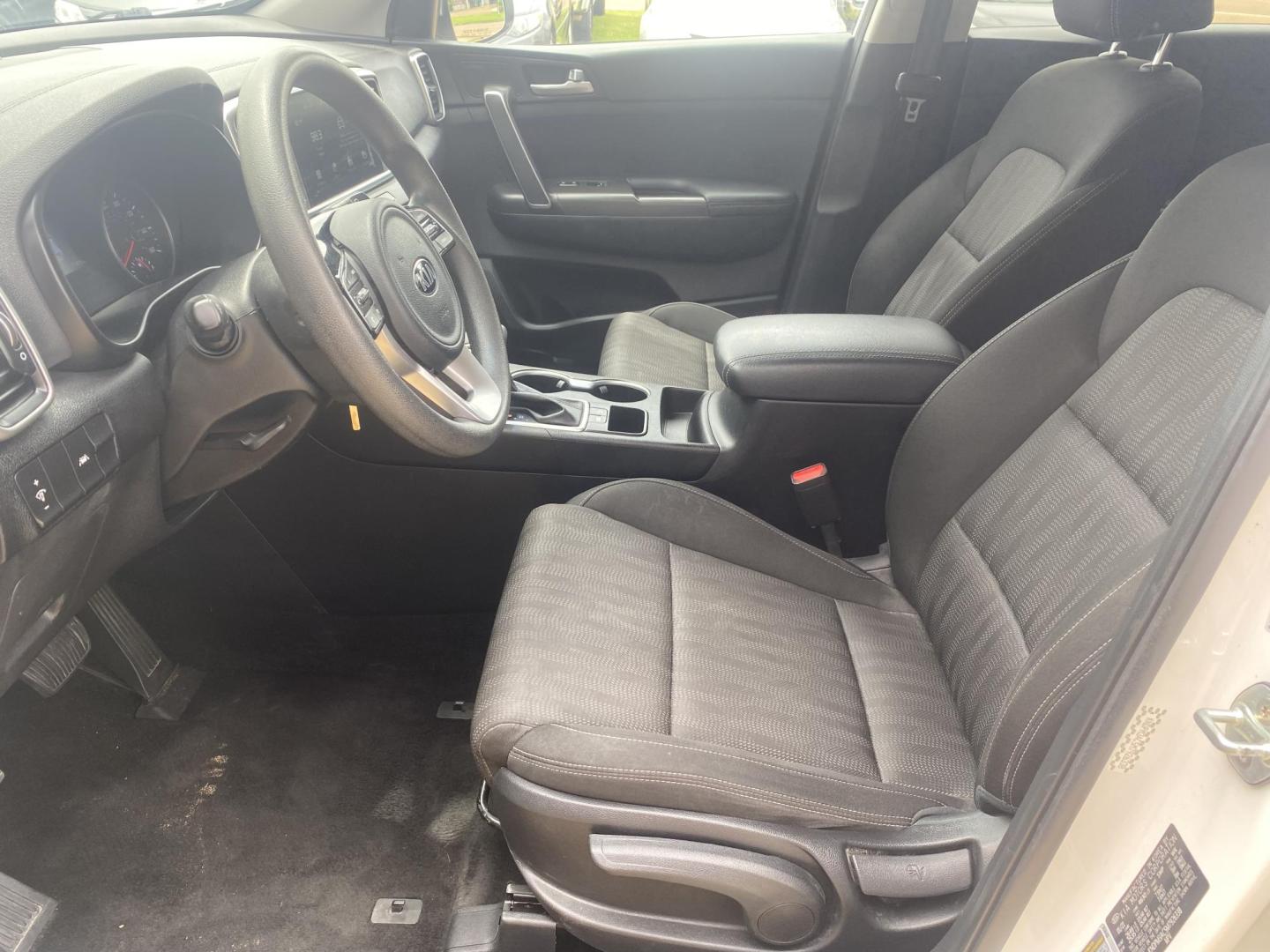 2021 WHITE KIA SPORTAGE LX (KNDPM3AC5M7) , located at 922 W. Beacon St., Philadelphia, MS, 39350, (601) 650-3675, 32.770447, -89.127151 - Photo#9
