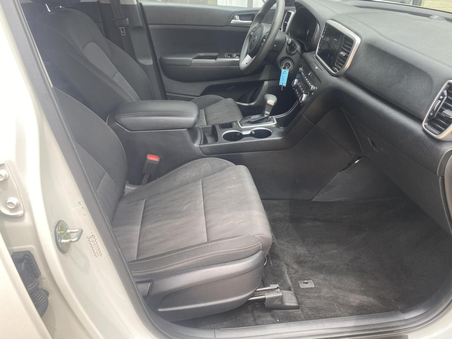 2021 WHITE KIA SPORTAGE LX (KNDPM3AC5M7) , located at 922 W. Beacon St., Philadelphia, MS, 39350, (601) 650-3675, 32.770447, -89.127151 - Photo#10