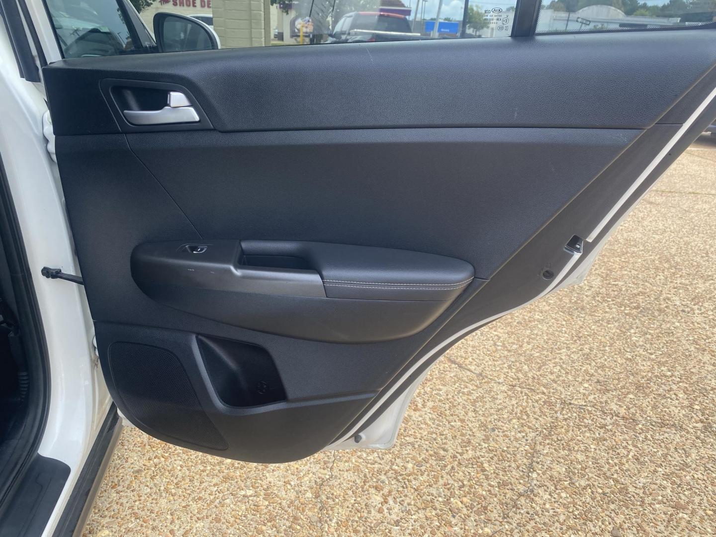 2021 WHITE KIA SPORTAGE LX (KNDPM3AC5M7) , located at 922 W. Beacon St., Philadelphia, MS, 39350, (601) 650-3675, 32.770447, -89.127151 - Photo#15
