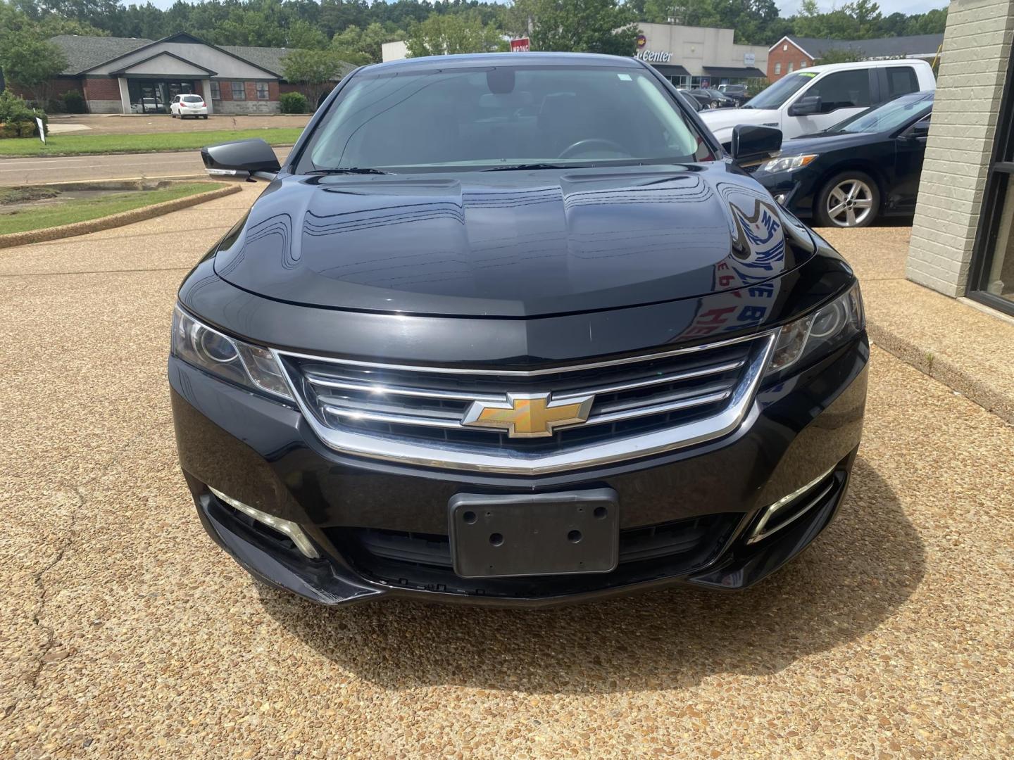 2018 BLACK CHEVROLET IMPALA LT (1LT) (2G1105S32J9) , located at 922 W. Beacon St., Philadelphia, MS, 39350, (601) 650-3675, 32.770447, -89.127151 - Photo#1