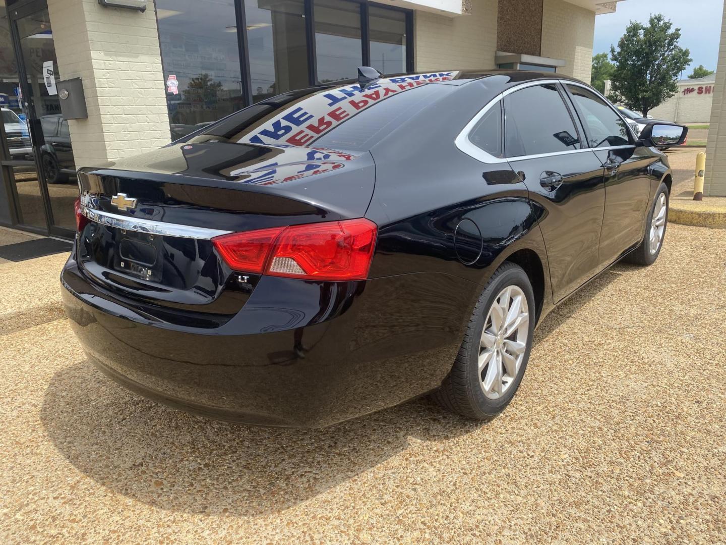 2018 BLACK CHEVROLET IMPALA LT (1LT) (2G1105S32J9) , located at 922 W. Beacon St., Philadelphia, MS, 39350, (601) 650-3675, 32.770447, -89.127151 - Photo#5