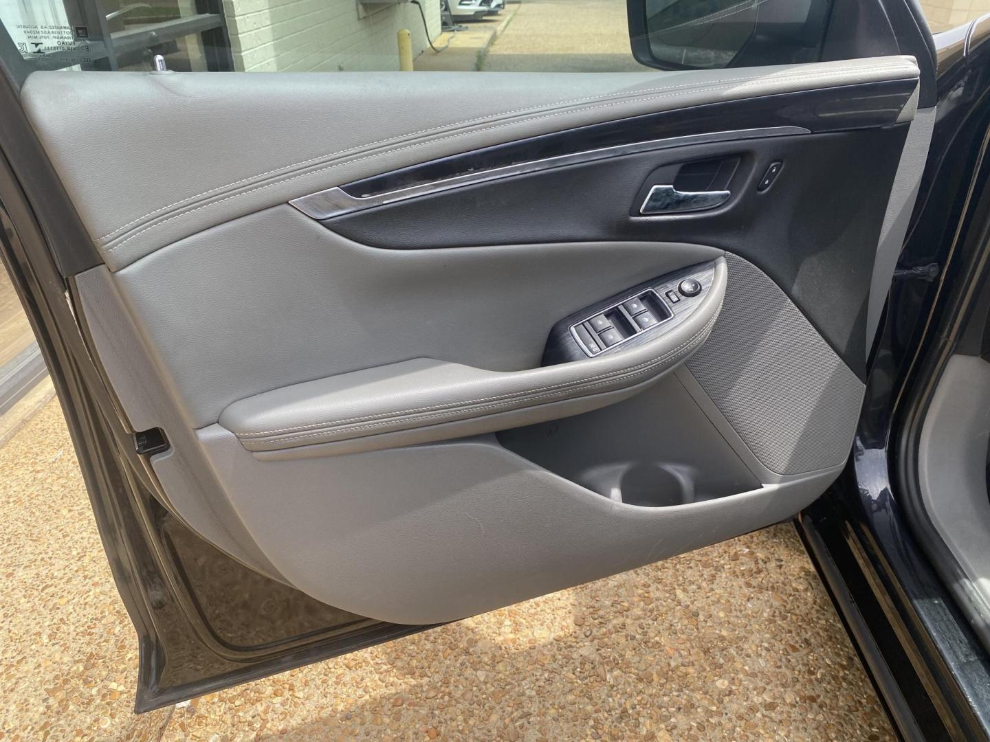 2018 BLACK CHEVROLET IMPALA LT (1LT) (2G1105S32J9) , located at 922 W. Beacon St., Philadelphia, MS, 39350, (601) 650-3675, 32.770447, -89.127151 - Photo#8