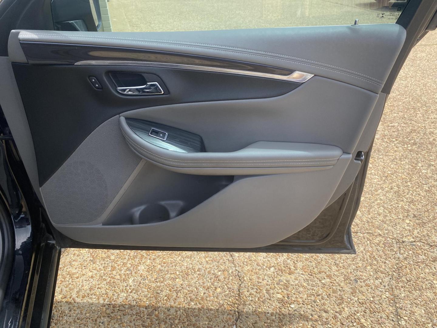 2018 BLACK CHEVROLET IMPALA LT (1LT) (2G1105S32J9) , located at 922 W. Beacon St., Philadelphia, MS, 39350, (601) 650-3675, 32.770447, -89.127151 - Photo#11