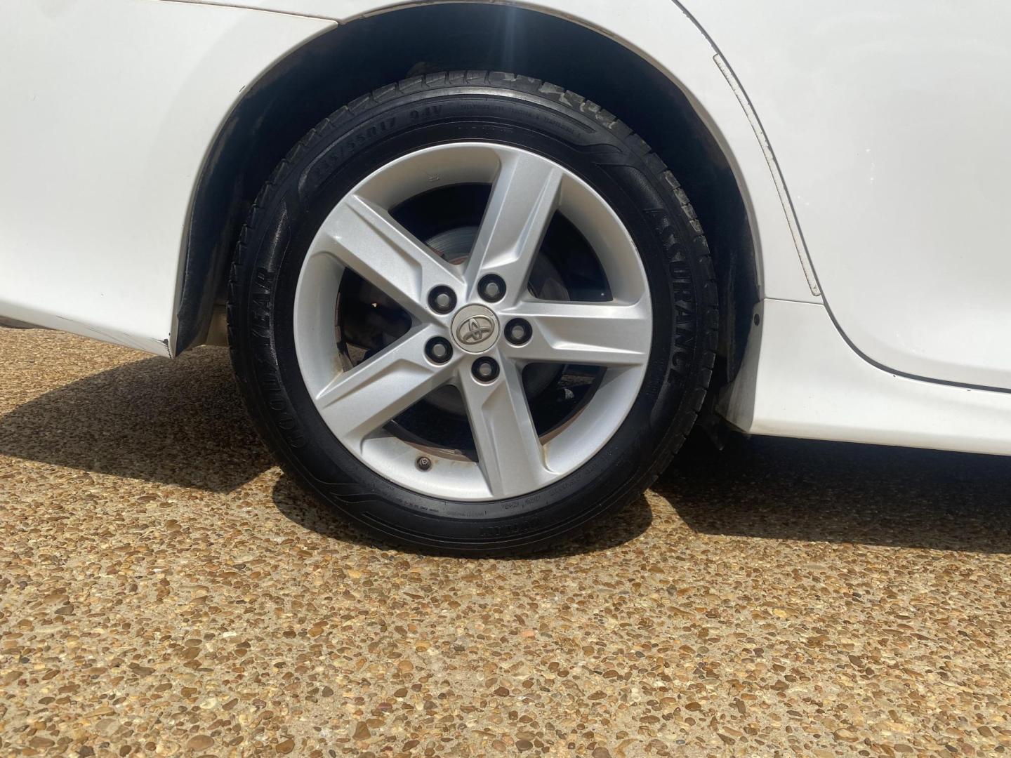 2012 WHITE TOYOTA CAMRY SE (4T1BF1FK5CU) , located at 922 W. Beacon St., Philadelphia, MS, 39350, (601) 650-3675, 32.770447, -89.127151 - Photo#7