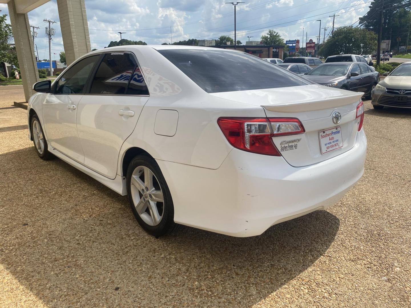 2012 WHITE TOYOTA CAMRY SE (4T1BF1FK5CU) , located at 922 W. Beacon St., Philadelphia, MS, 39350, (601) 650-3675, 32.770447, -89.127151 - Photo#3