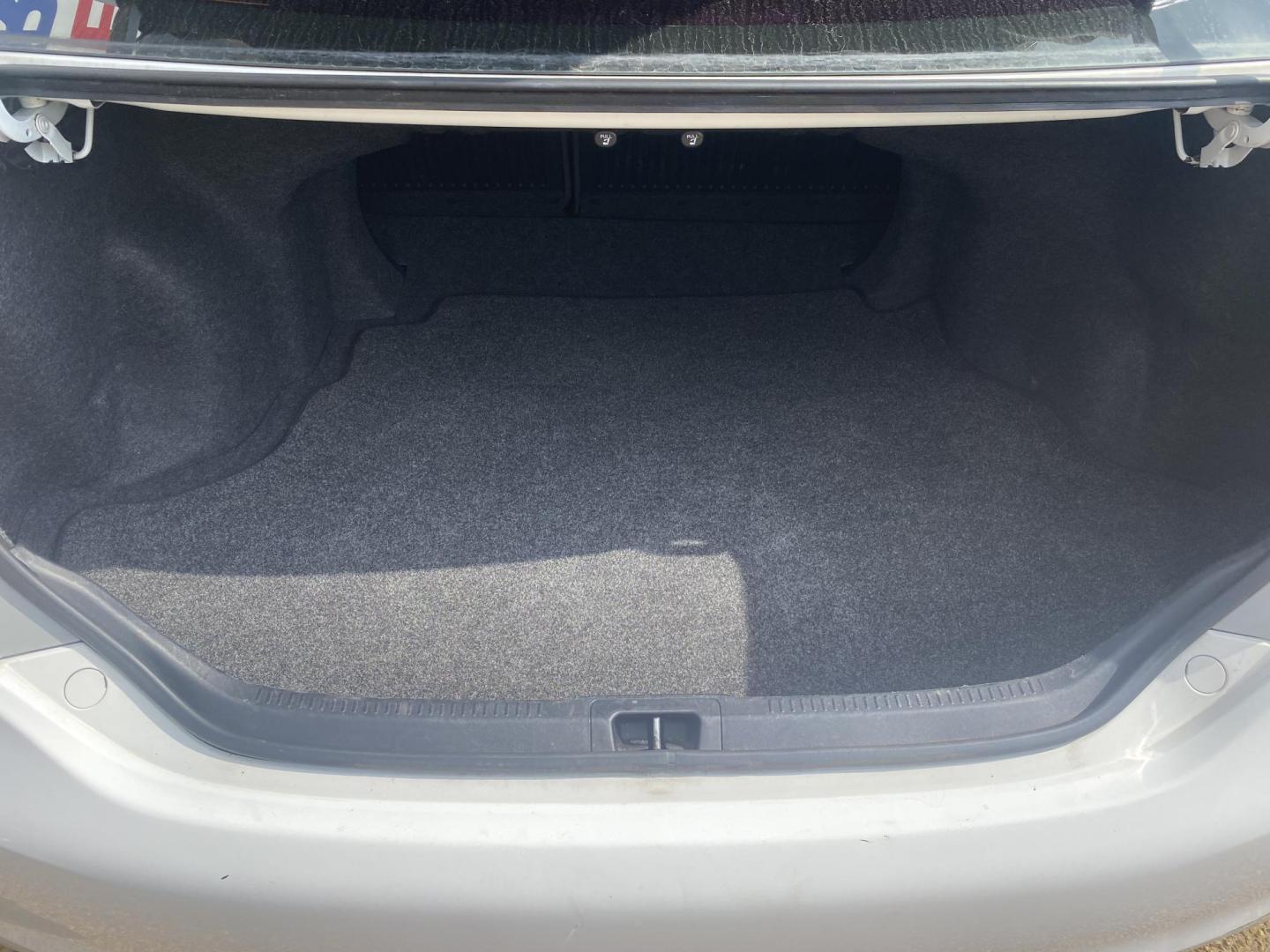 2012 WHITE TOYOTA CAMRY SE (4T1BF1FK5CU) , located at 922 W. Beacon St., Philadelphia, MS, 39350, (601) 650-3675, 32.770447, -89.127151 - Photo#17