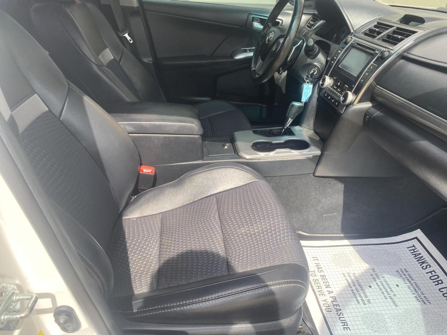 2012 WHITE TOYOTA CAMRY SE (4T1BF1FK5CU) , located at 922 W. Beacon St., Philadelphia, MS, 39350, (601) 650-3675, 32.770447, -89.127151 - Photo#10