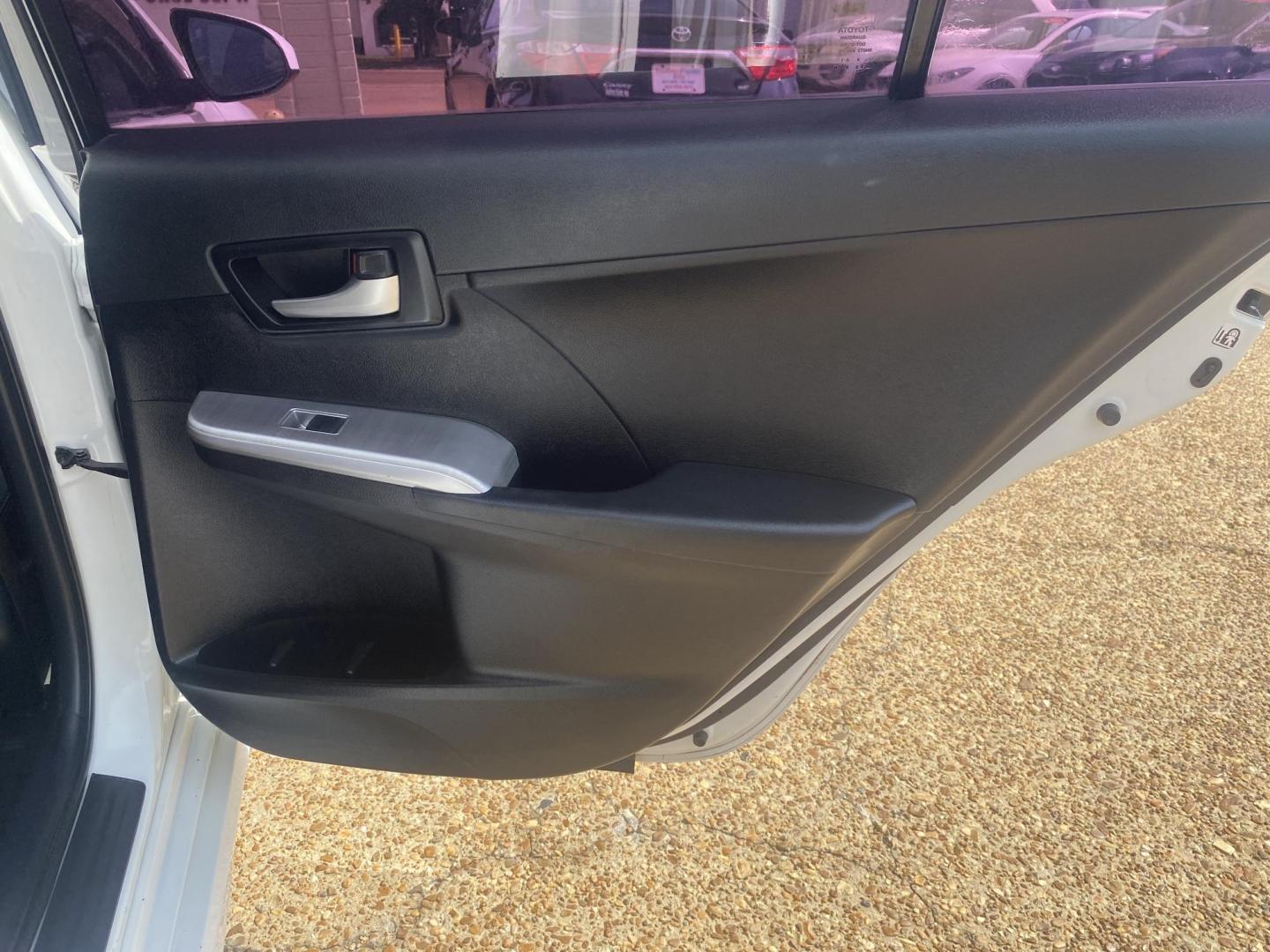 2012 WHITE TOYOTA CAMRY SE (4T1BF1FK5CU) , located at 922 W. Beacon St., Philadelphia, MS, 39350, (601) 650-3675, 32.770447, -89.127151 - Photo#15