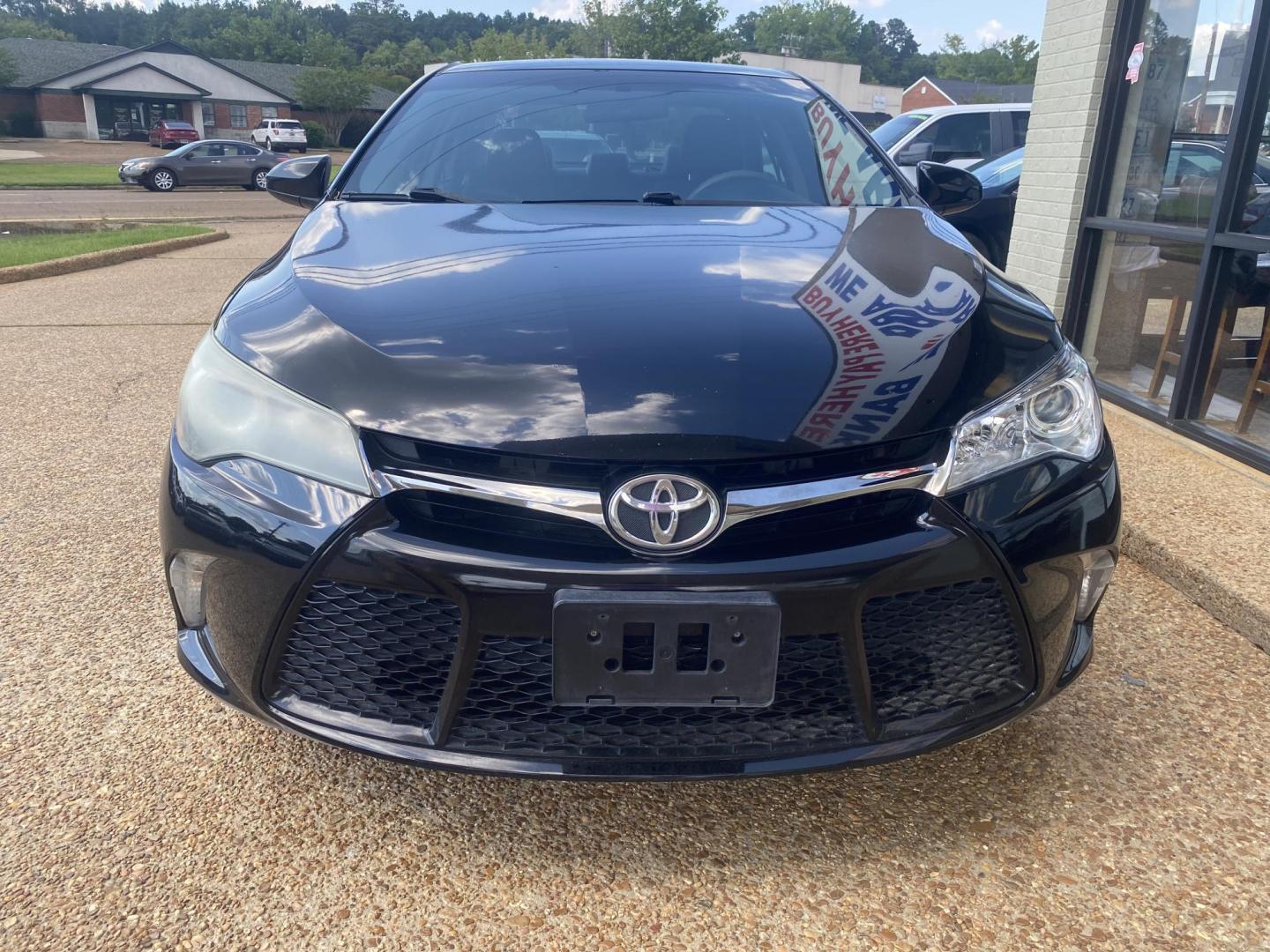 2016 BLACK TOYOTA CAMRY SE; LE; XLE; X (4T1BF1FKXGU) , located at 922 W. Beacon St., Philadelphia, MS, 39350, (601) 650-3675, 32.770447, -89.127151 - Photo#1