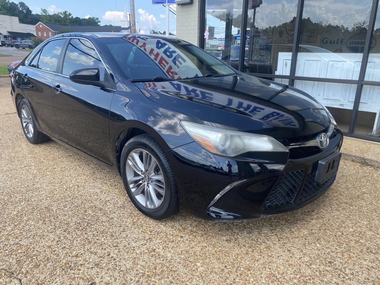 2016 BLACK TOYOTA CAMRY SE; LE; XLE; X (4T1BF1FKXGU) , located at 922 W. Beacon St., Philadelphia, MS, 39350, (601) 650-3675, 32.770447, -89.127151 - Photo#0