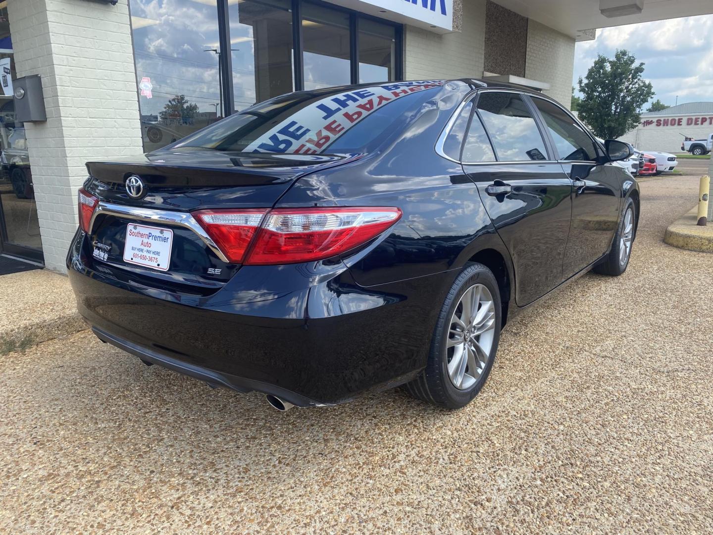 2016 BLACK TOYOTA CAMRY SE; LE; XLE; X (4T1BF1FKXGU) , located at 922 W. Beacon St., Philadelphia, MS, 39350, (601) 650-3675, 32.770447, -89.127151 - Photo#5