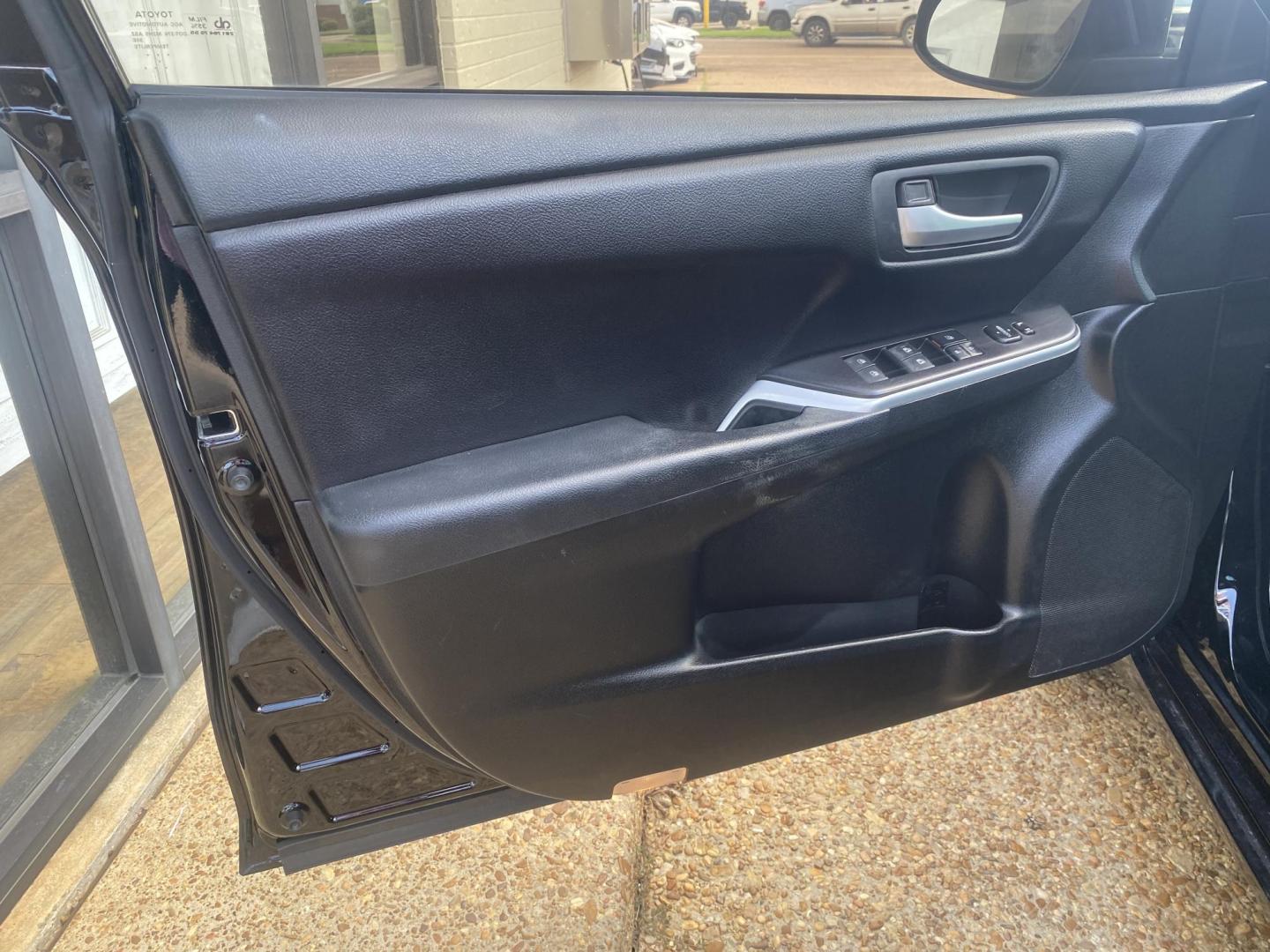 2016 BLACK TOYOTA CAMRY SE; LE; XLE; X (4T1BF1FKXGU) , located at 922 W. Beacon St., Philadelphia, MS, 39350, (601) 650-3675, 32.770447, -89.127151 - Photo#8