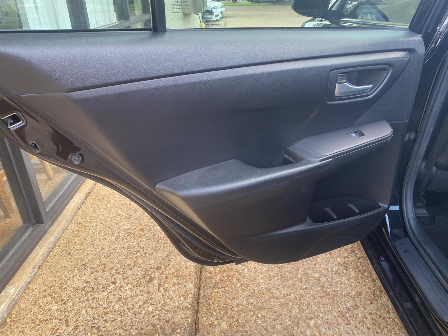 2016 BLACK TOYOTA CAMRY SE; LE; XLE; X (4T1BF1FKXGU) , located at 922 W. Beacon St., Philadelphia, MS, 39350, (601) 650-3675, 32.770447, -89.127151 - Photo#12