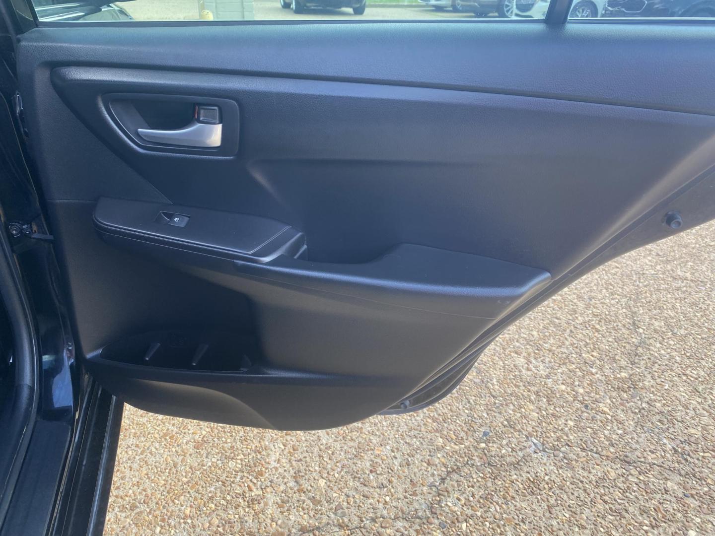 2016 BLACK TOYOTA CAMRY SE; LE; XLE; X (4T1BF1FKXGU) , located at 922 W. Beacon St., Philadelphia, MS, 39350, (601) 650-3675, 32.770447, -89.127151 - Photo#15