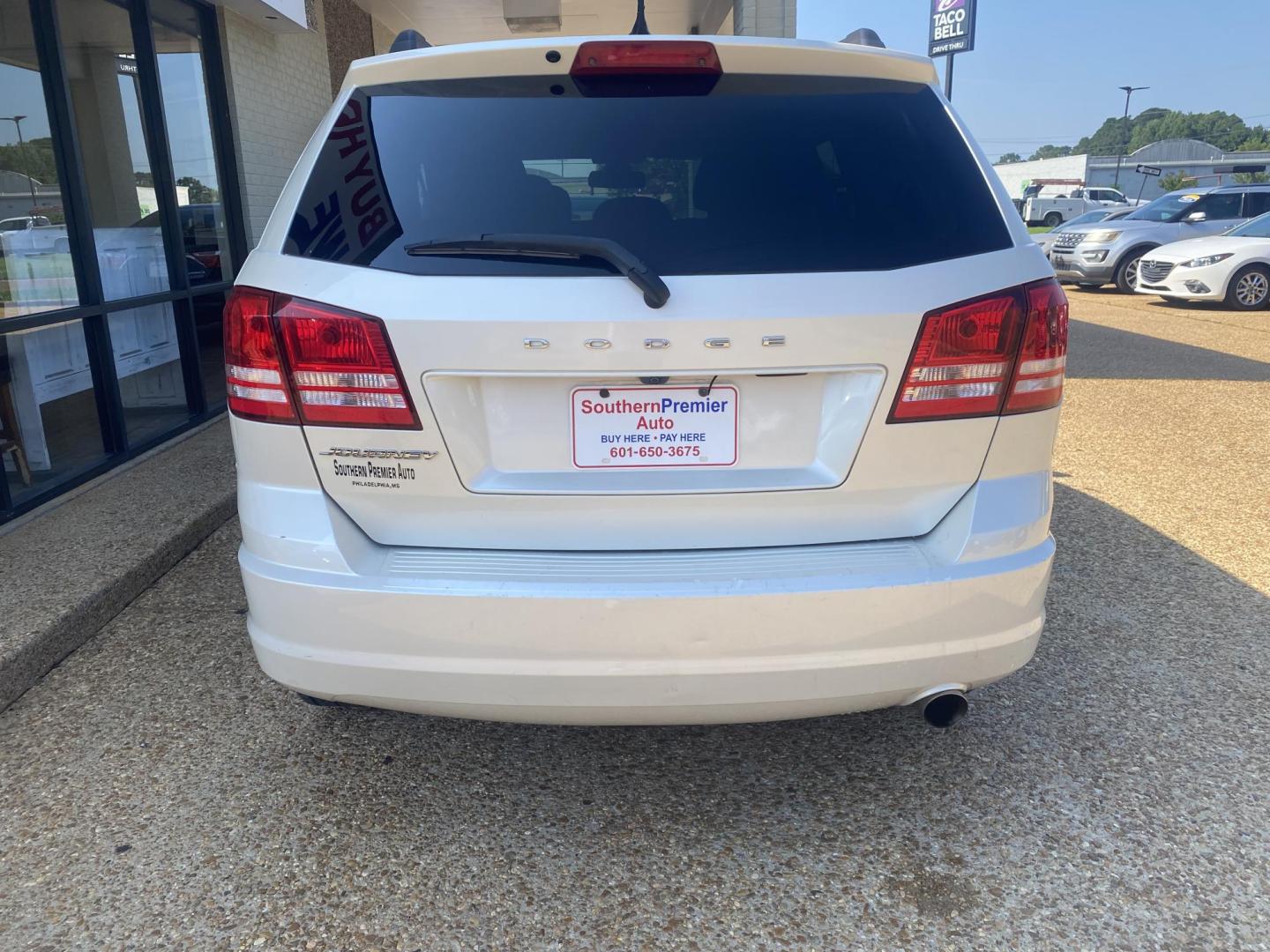 2018 WHITE DODGE JOURNEY SE (3C4PDCAB6JT) , located at 922 W. Beacon St., Philadelphia, MS, 39350, (601) 650-3675, 32.770447, -89.127151 - Photo#4