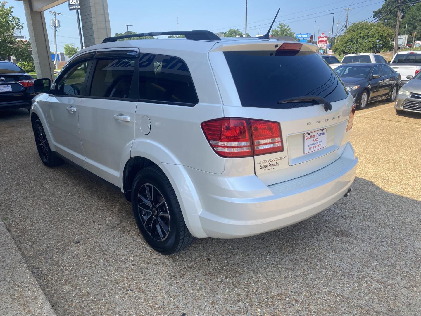 2018 WHITE DODGE JOURNEY SE (3C4PDCAB6JT) , located at 922 W. Beacon St., Philadelphia, MS, 39350, (601) 650-3675, 32.770447, -89.127151 - Photo#3