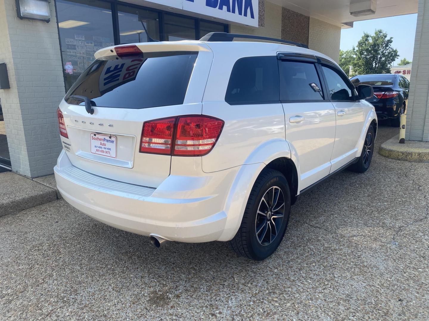 2018 WHITE DODGE JOURNEY SE (3C4PDCAB6JT) , located at 922 W. Beacon St., Philadelphia, MS, 39350, (601) 650-3675, 32.770447, -89.127151 - Photo#5