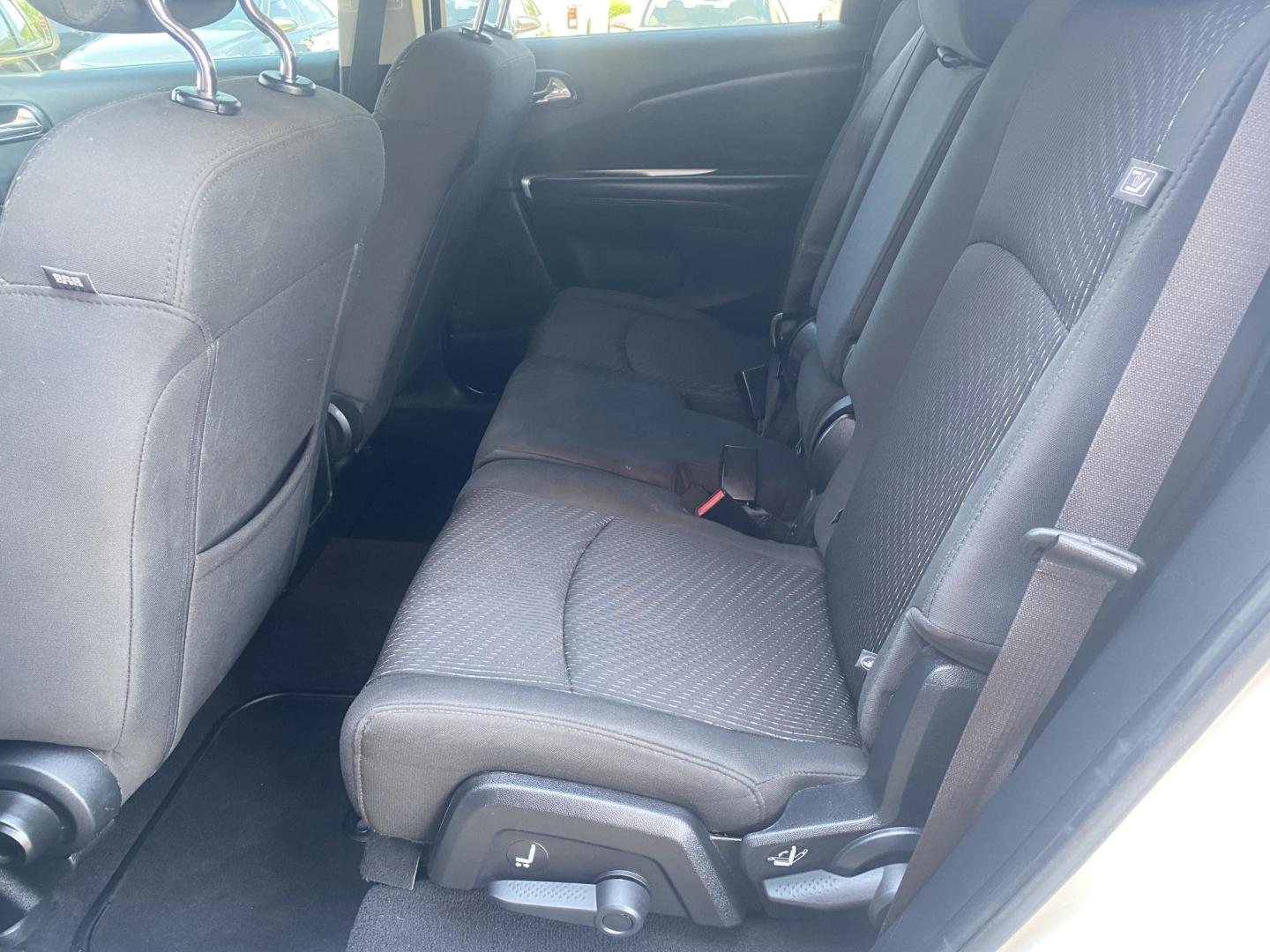 2018 WHITE DODGE JOURNEY SE (3C4PDCAB6JT) , located at 922 W. Beacon St., Philadelphia, MS, 39350, (601) 650-3675, 32.770447, -89.127151 - Photo#13