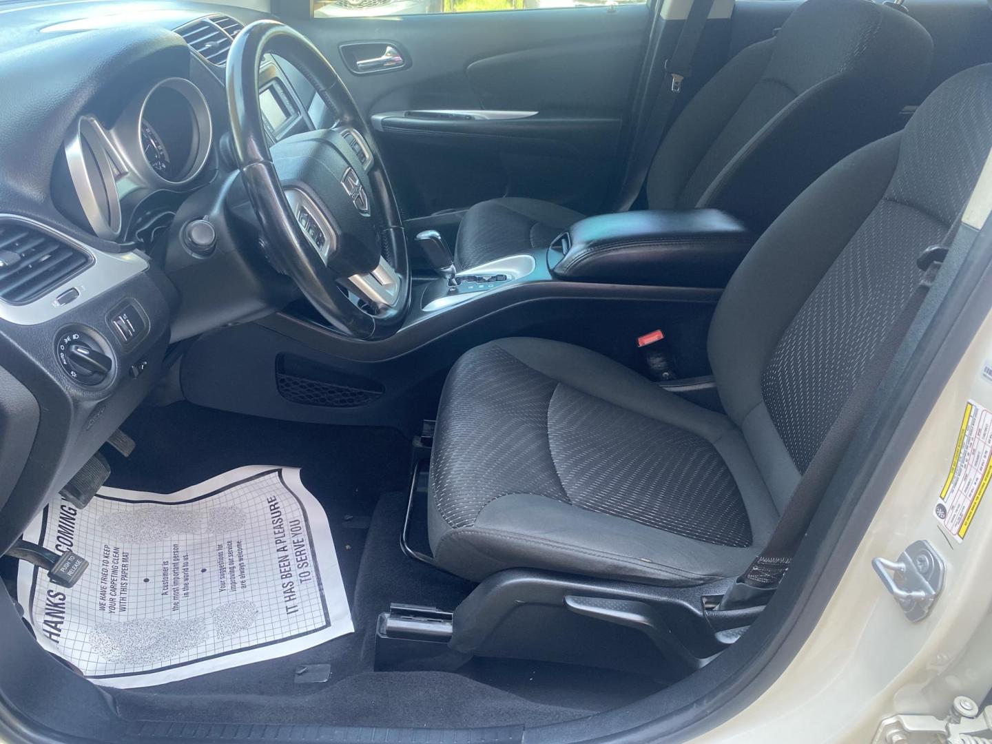 2018 WHITE DODGE JOURNEY SE (3C4PDCAB6JT) , located at 922 W. Beacon St., Philadelphia, MS, 39350, (601) 650-3675, 32.770447, -89.127151 - Photo#9