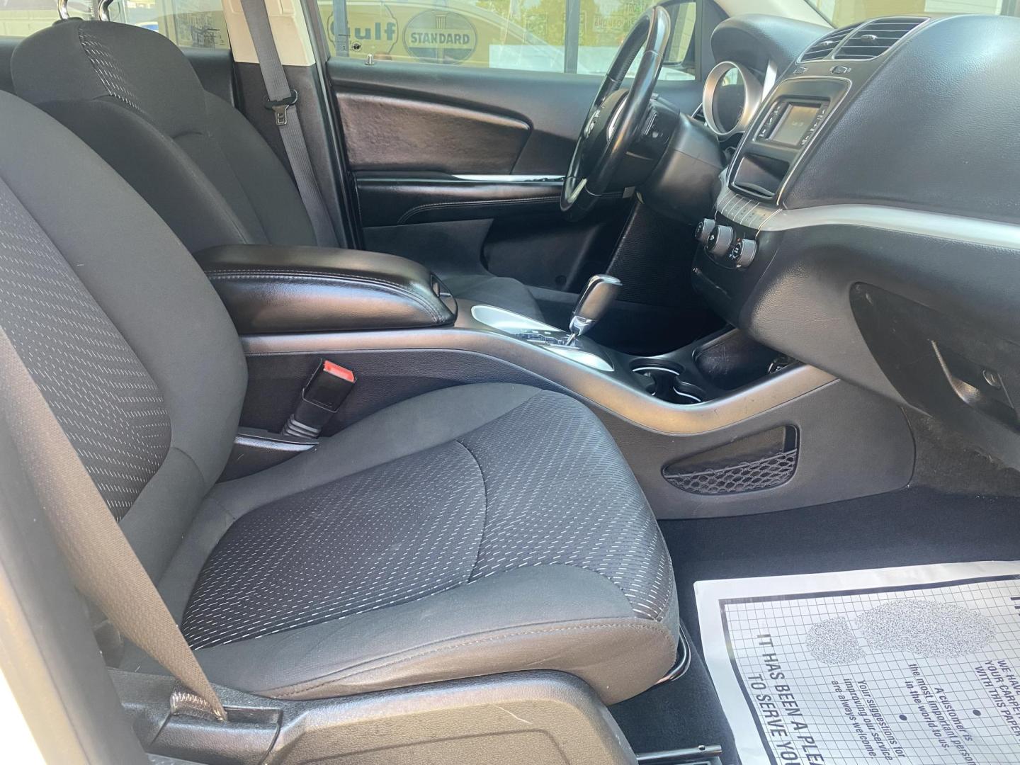 2018 WHITE DODGE JOURNEY SE (3C4PDCAB6JT) , located at 922 W. Beacon St., Philadelphia, MS, 39350, (601) 650-3675, 32.770447, -89.127151 - Photo#10