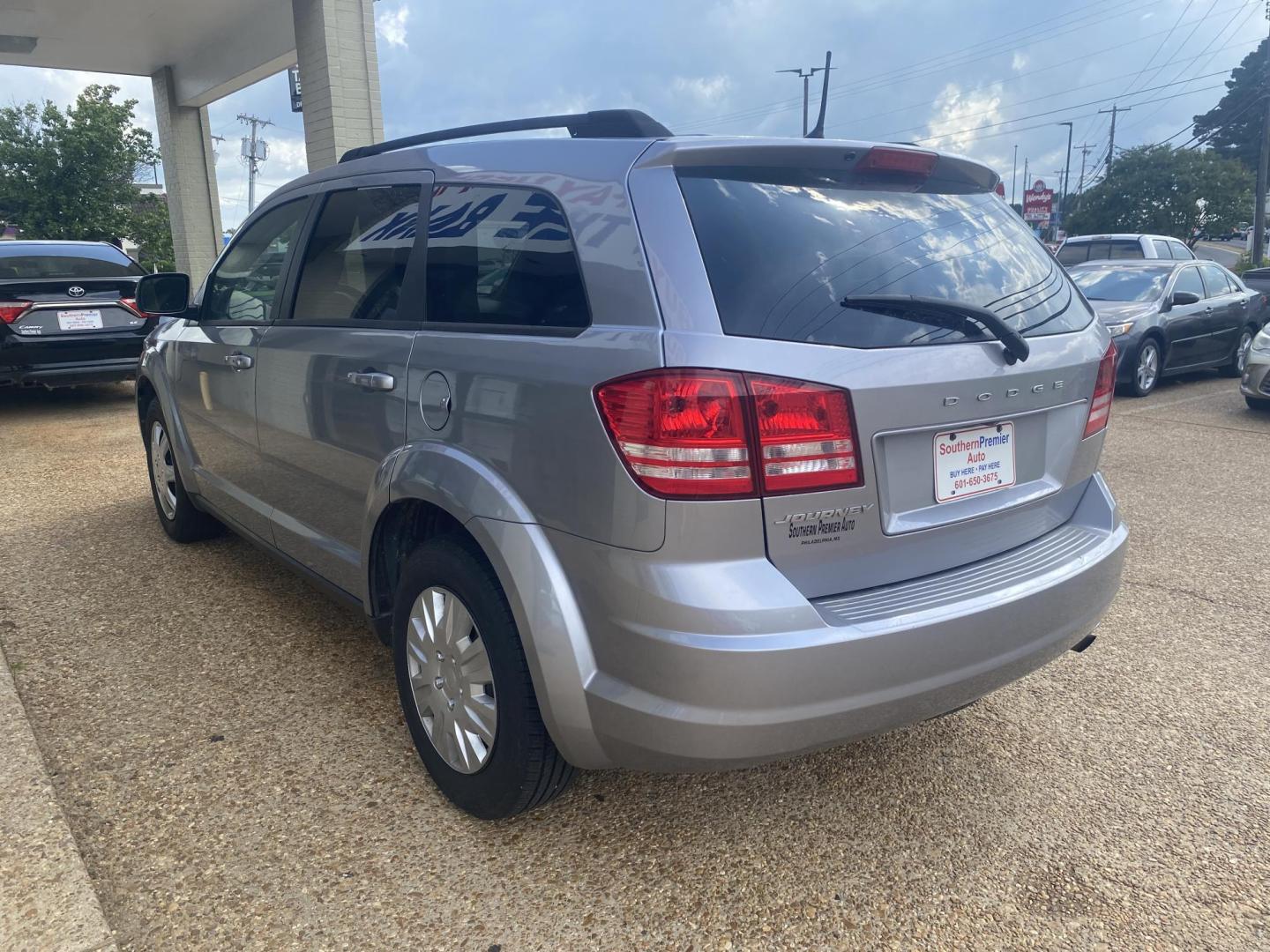 2018 SILVER DODGE JOURNEY SE (3C4PDCABXJT) , located at 922 W. Beacon St., Philadelphia, MS, 39350, (601) 650-3675, 32.770447, -89.127151 - Photo#3