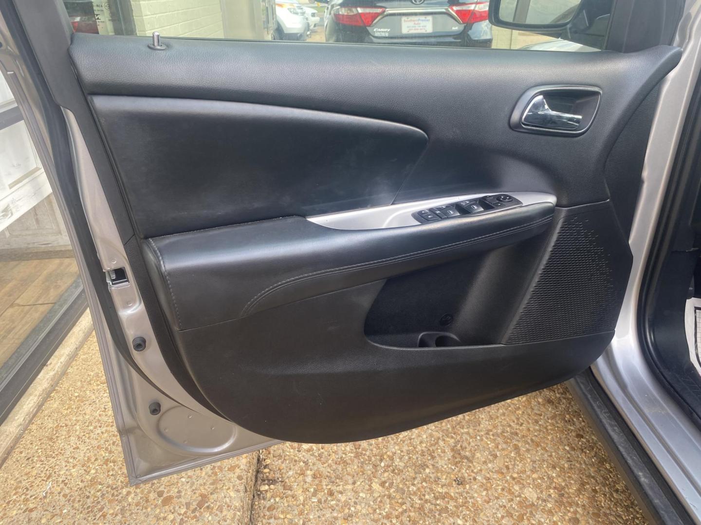 2018 SILVER DODGE JOURNEY SE (3C4PDCABXJT) , located at 922 W. Beacon St., Philadelphia, MS, 39350, (601) 650-3675, 32.770447, -89.127151 - Photo#8
