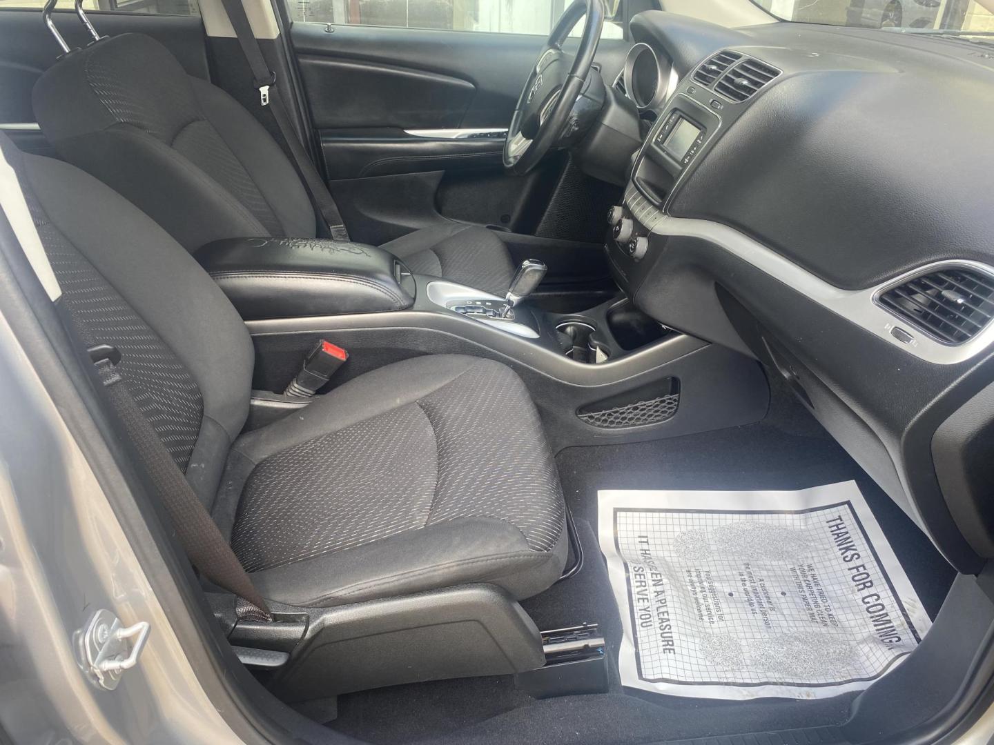 2018 SILVER DODGE JOURNEY SE (3C4PDCABXJT) , located at 922 W. Beacon St., Philadelphia, MS, 39350, (601) 650-3675, 32.770447, -89.127151 - Photo#10