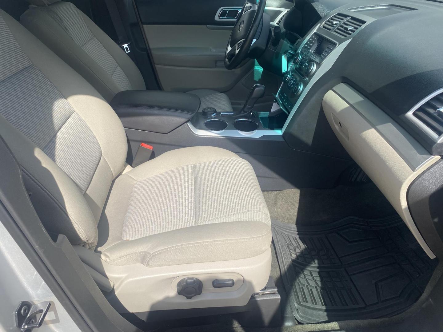 2013 SILVER FORD EXPLORER XLT (1FM5K8D83DG) , located at 922 W. Beacon St., Philadelphia, MS, 39350, (601) 650-3675, 32.770447, -89.127151 - Photo#10