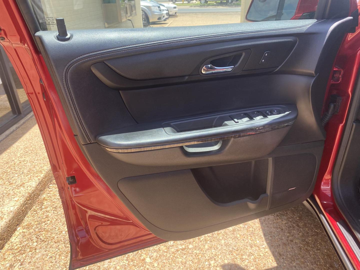2013 RED GMC ACADIA SLT1 (1GKKRRKD2DJ) , located at 922 W. Beacon St., Philadelphia, MS, 39350, (601) 650-3675, 32.770447, -89.127151 - Photo#8