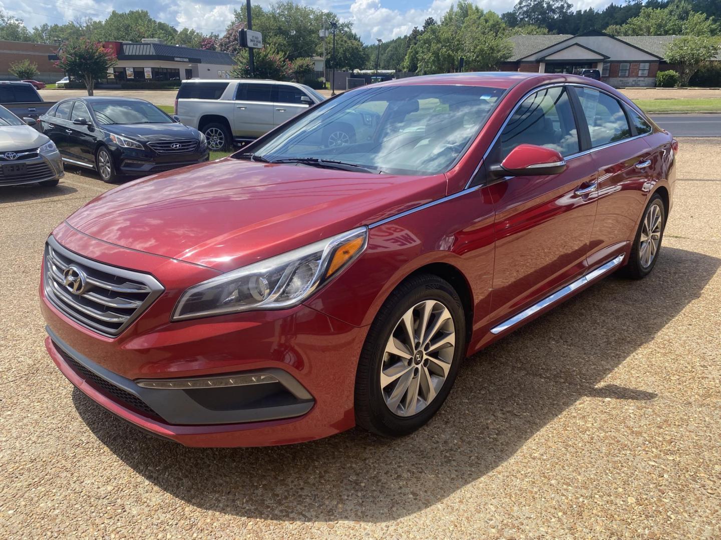 2017 RED HYUNDAI SONATA LIMITED; SPOR (5NPE34AF6HH) , located at 922 W. Beacon St., Philadelphia, MS, 39350, (601) 650-3675, 32.770447, -89.127151 - Photo#2