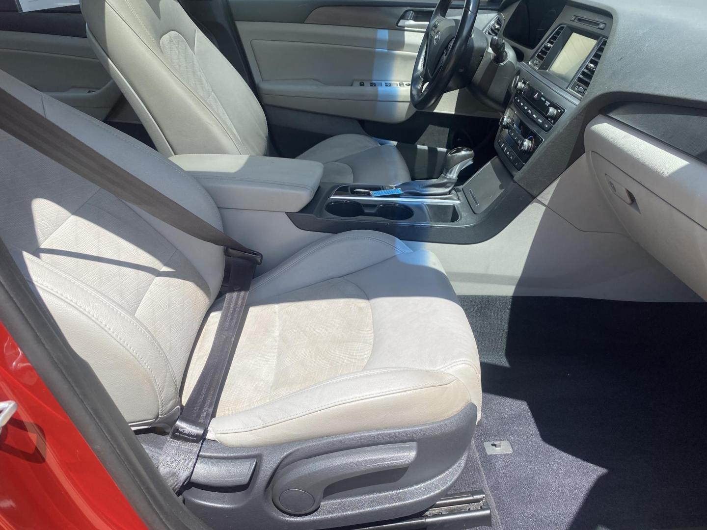 2017 RED HYUNDAI SONATA LIMITED; SPOR (5NPE34AF6HH) , located at 922 W. Beacon St., Philadelphia, MS, 39350, (601) 650-3675, 32.770447, -89.127151 - Photo#10