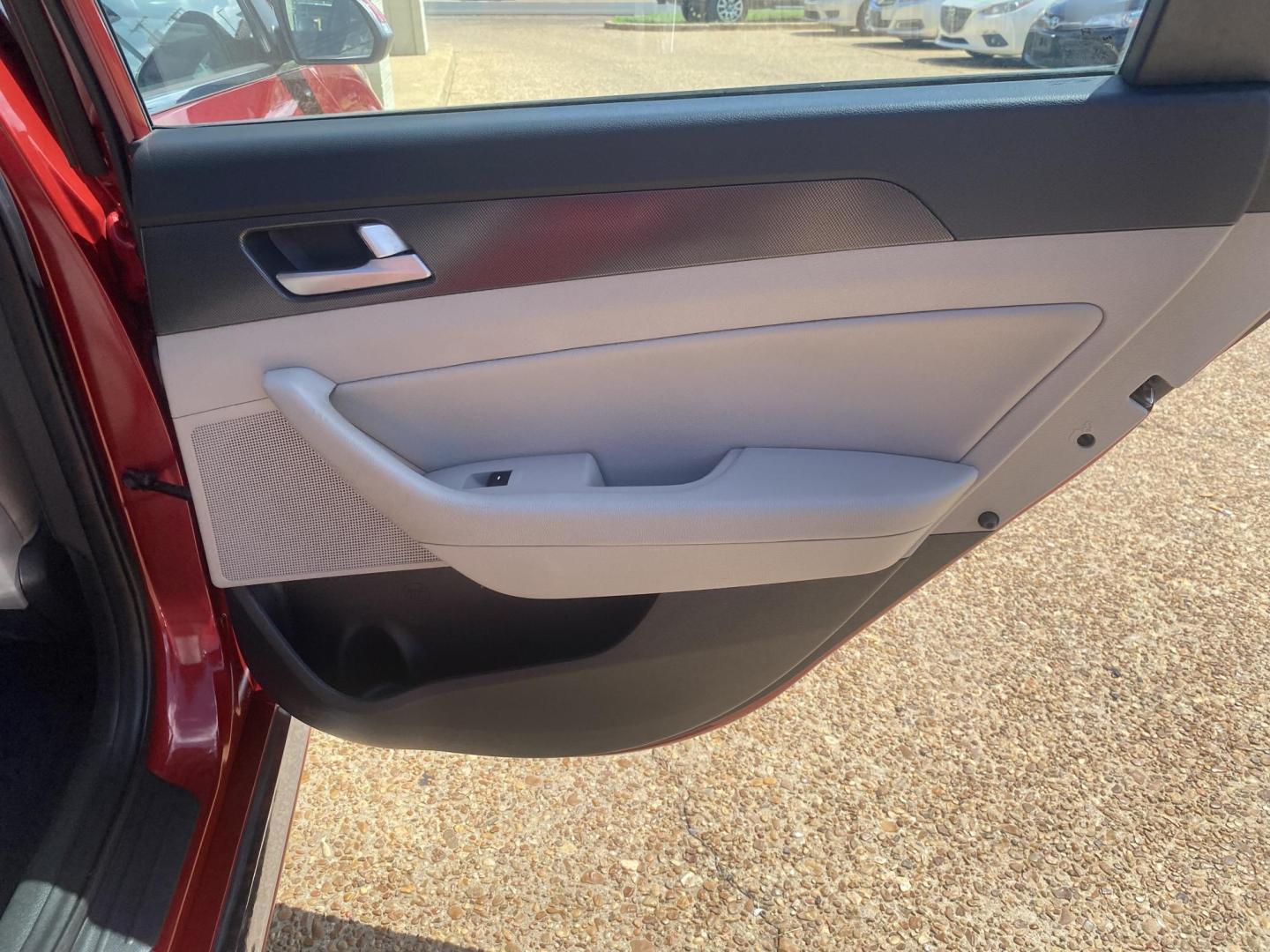 2017 RED HYUNDAI SONATA LIMITED; SPOR (5NPE34AF6HH) , located at 922 W. Beacon St., Philadelphia, MS, 39350, (601) 650-3675, 32.770447, -89.127151 - Photo#15